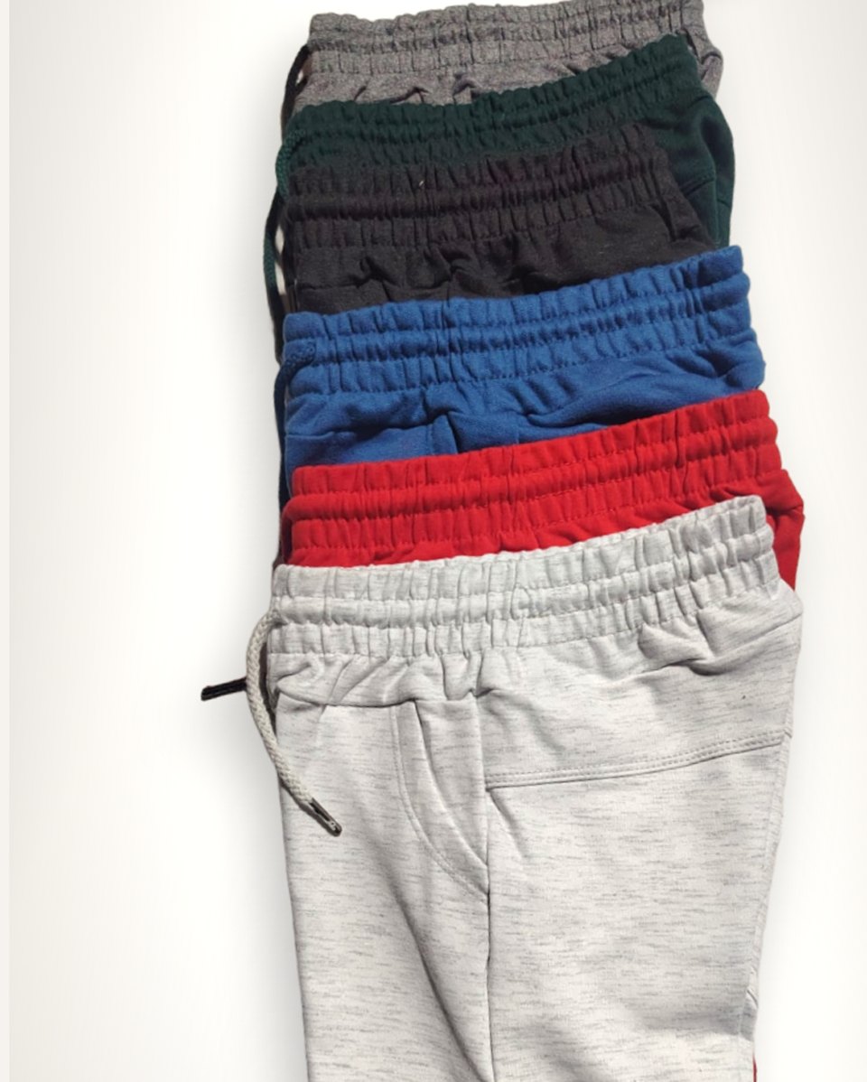 Shorts de buzo talla 4 en los colores disponibles